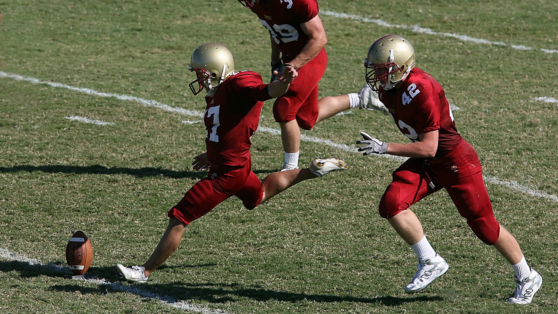 俱乐部推出形象大使，引领足球文化升级，足球俱乐部代表人物