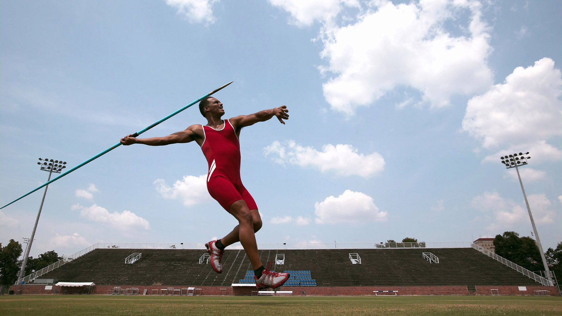 火箭训练氛围高涨球员相互加油打气,火箭队训练